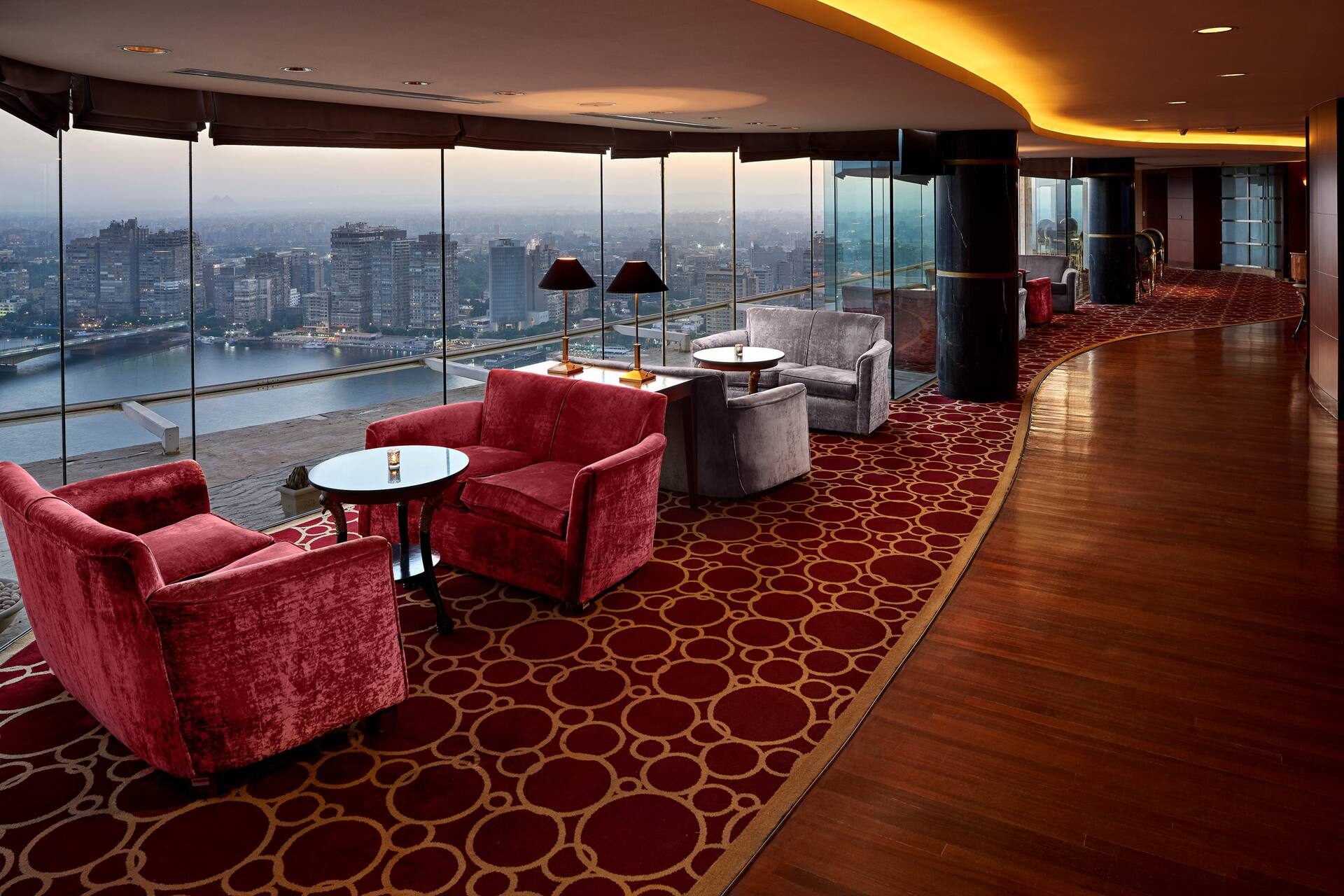 Revolving Lounge mit Panoramablick