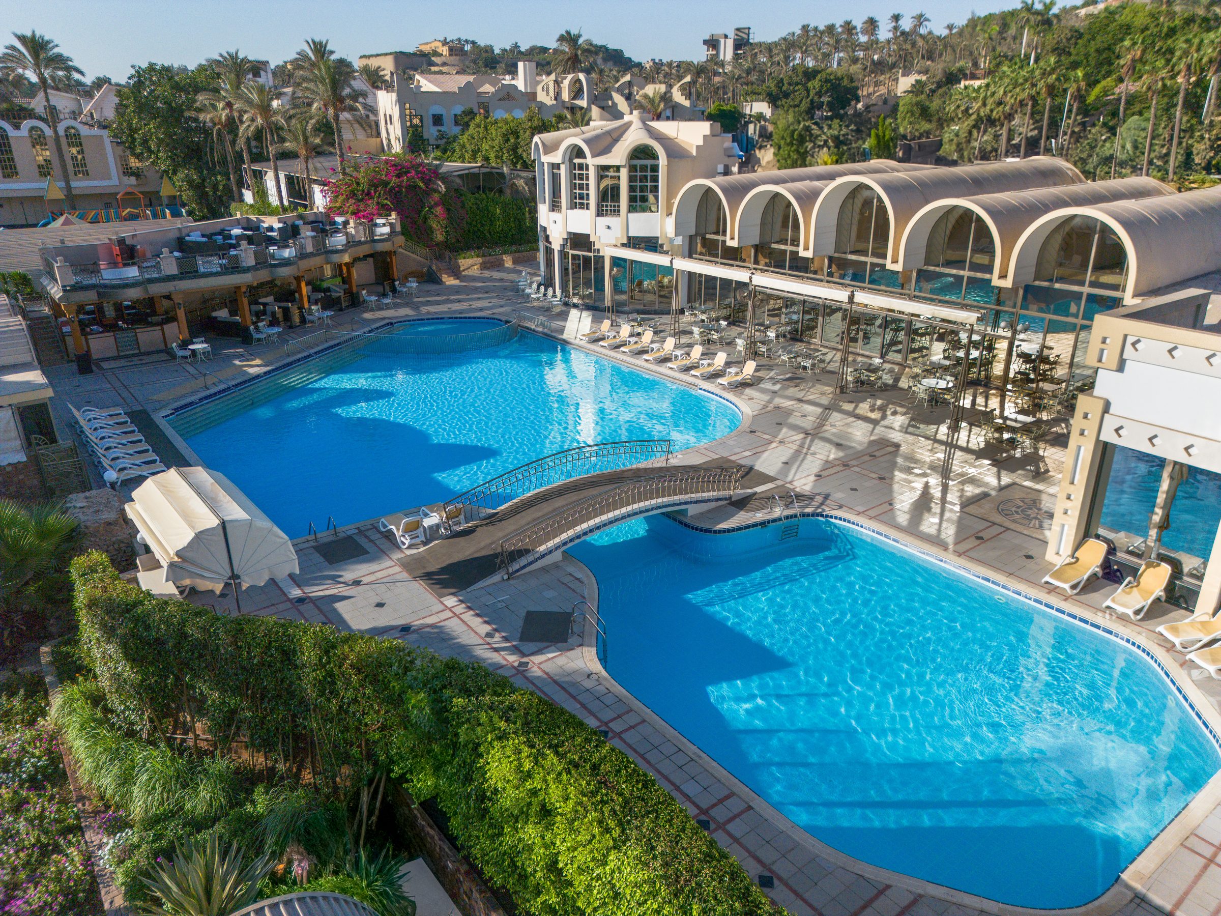 Großer Pool des JAZ Pyramids Resort