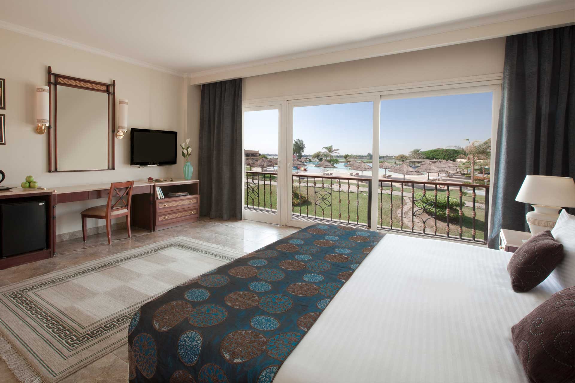 Doppelzimmer mit Balkon und Gartenblick