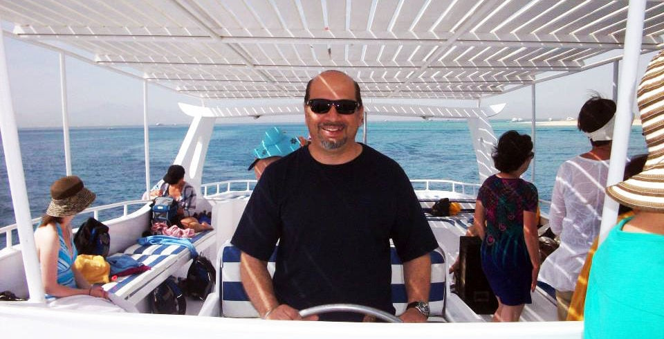 Hisham Basyouny während einer Reise auf dem Wasser