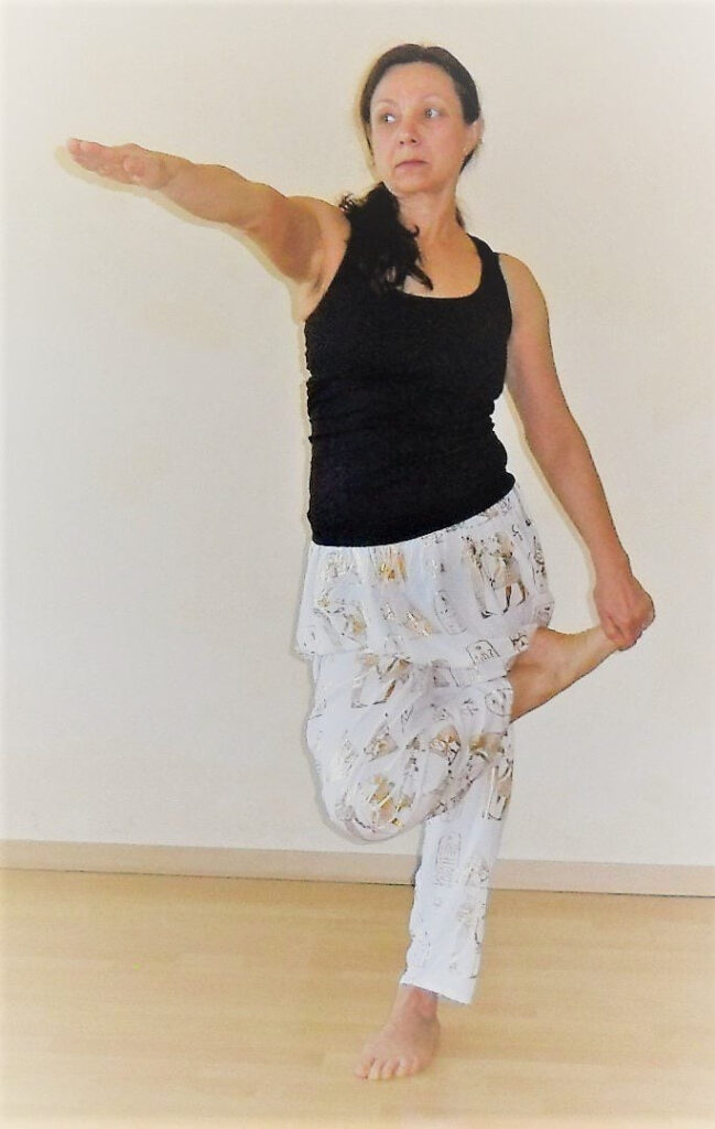Jana Versümer bei einer Yoga-Übung