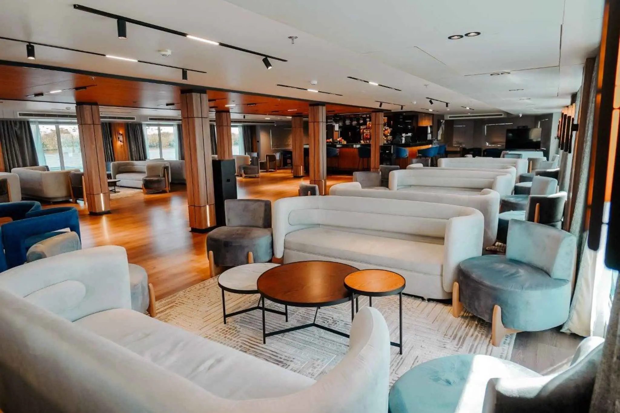 Panorama-Lounge der MS Miriam