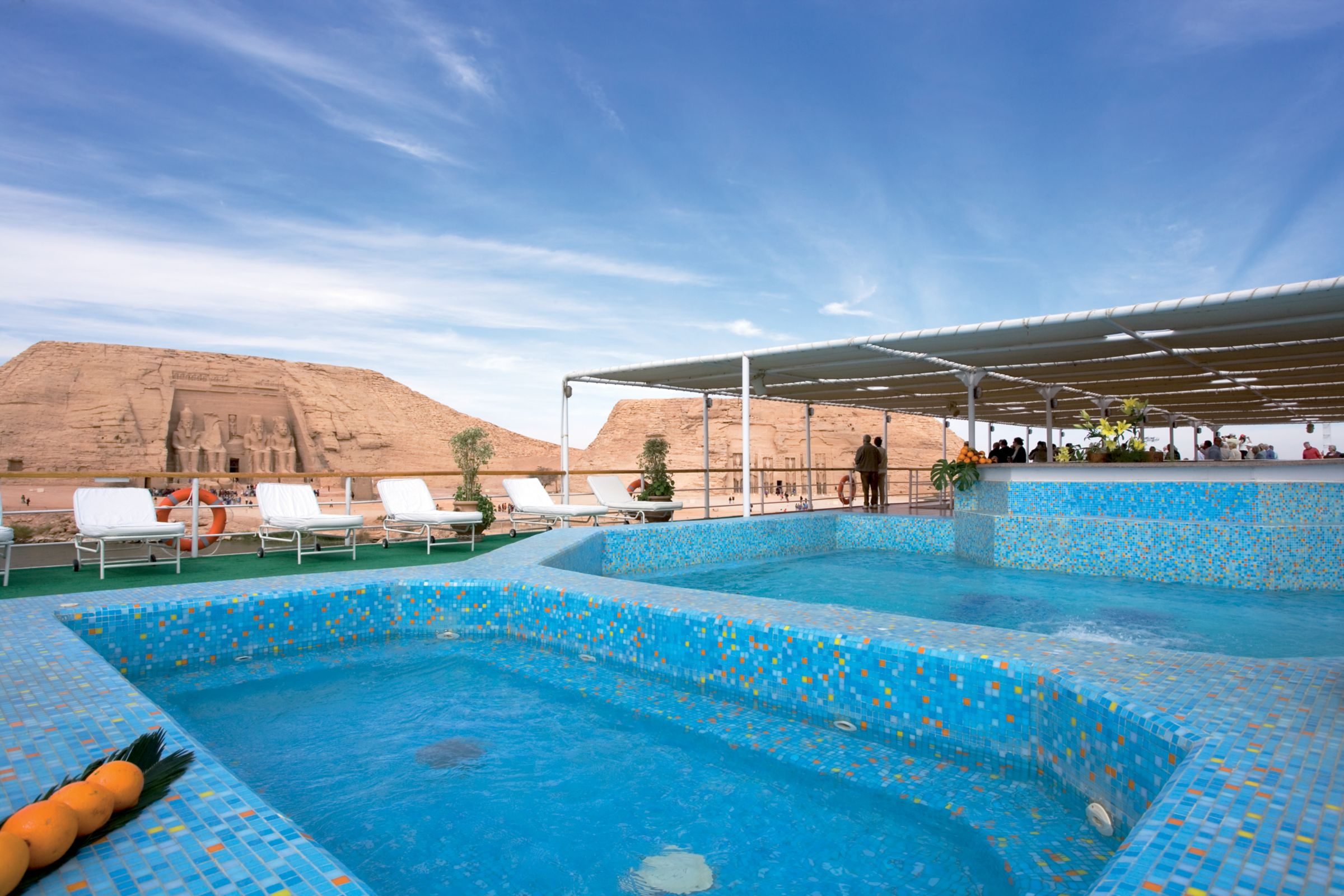 Pool und Sonnendeck der MS Prince Abbas
