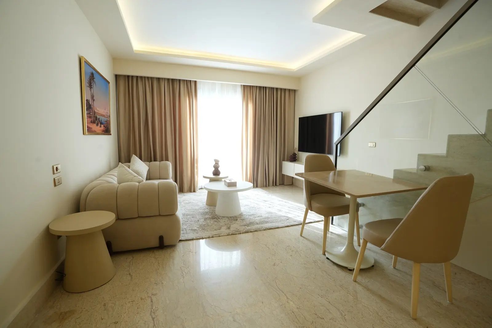 Wohnbereich einer großzügigen Hotelsuite