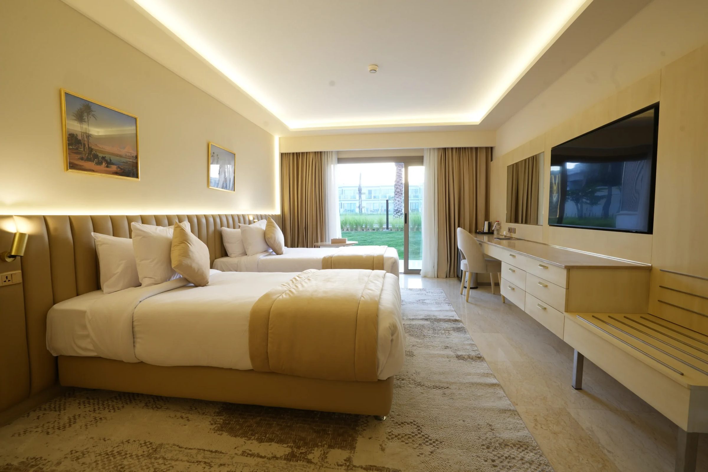 Helles Doppelzimmer mit Terrasse