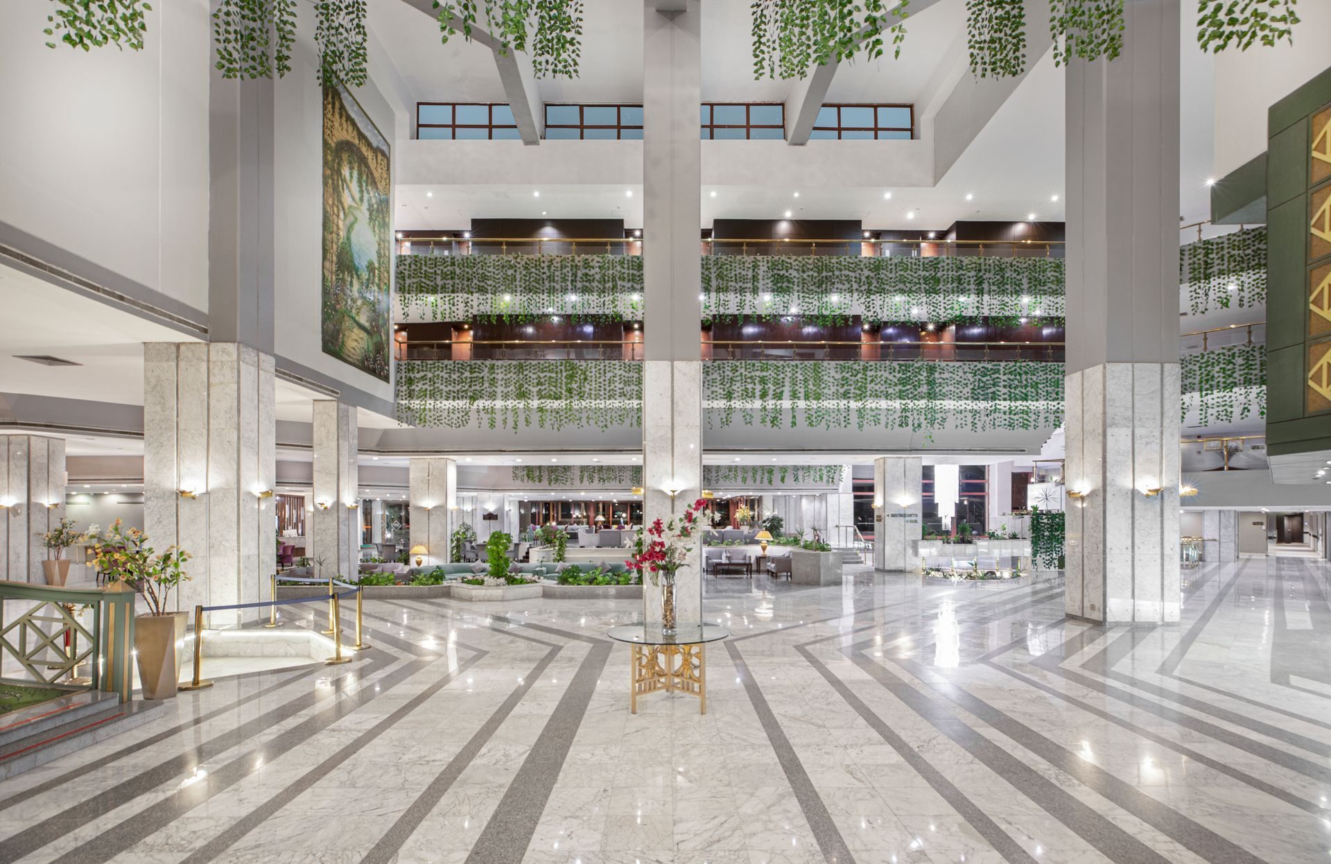 Helle Lobby des Pyramisa Island Resort