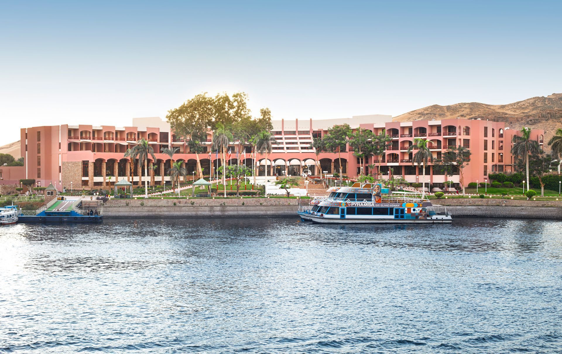 Pyramisa Island Resort Aswan direkt am Nil