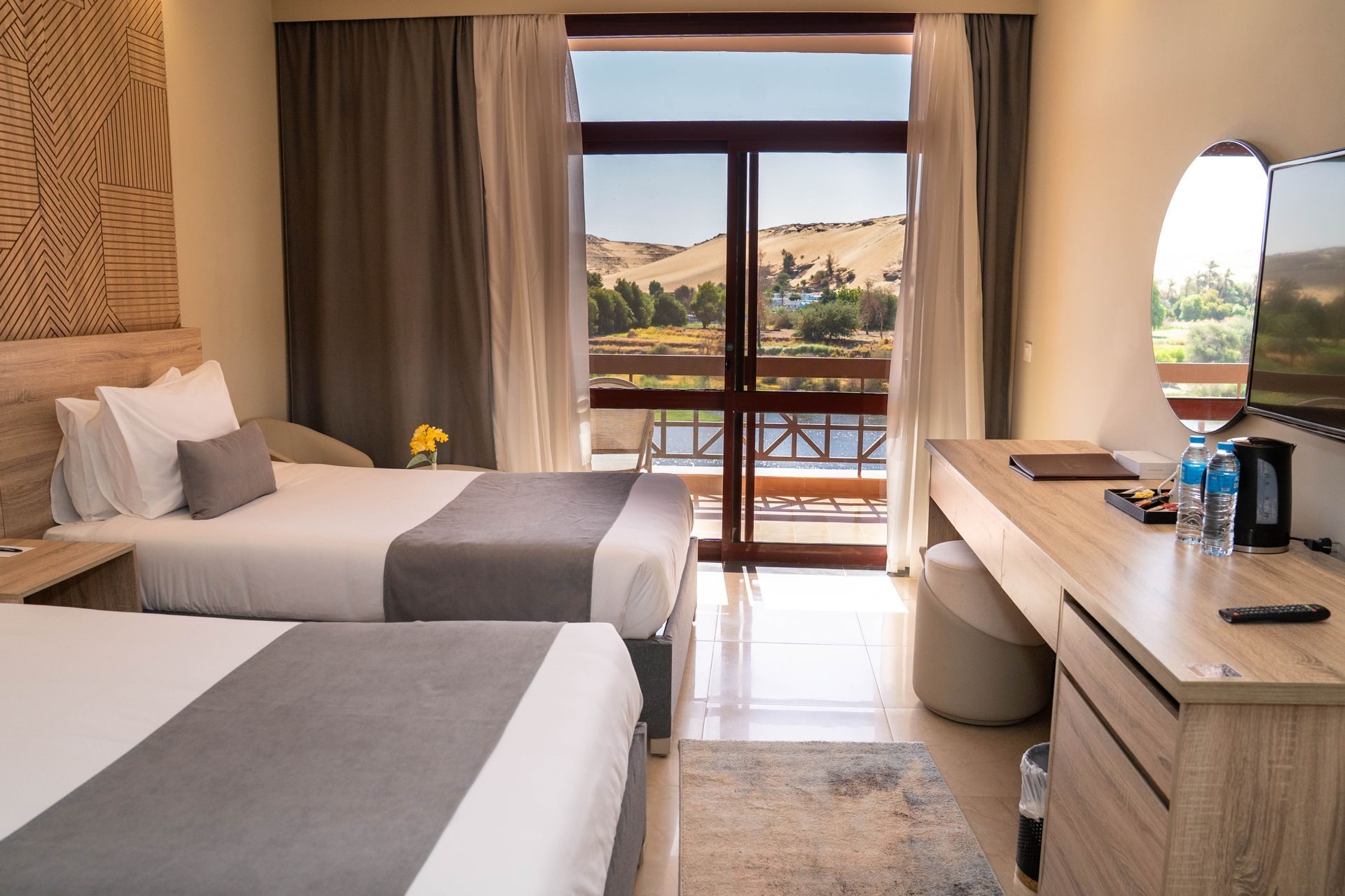 Zweibettzimmer mit Blick in die Anlage